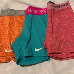 Girls size M Nike Pros